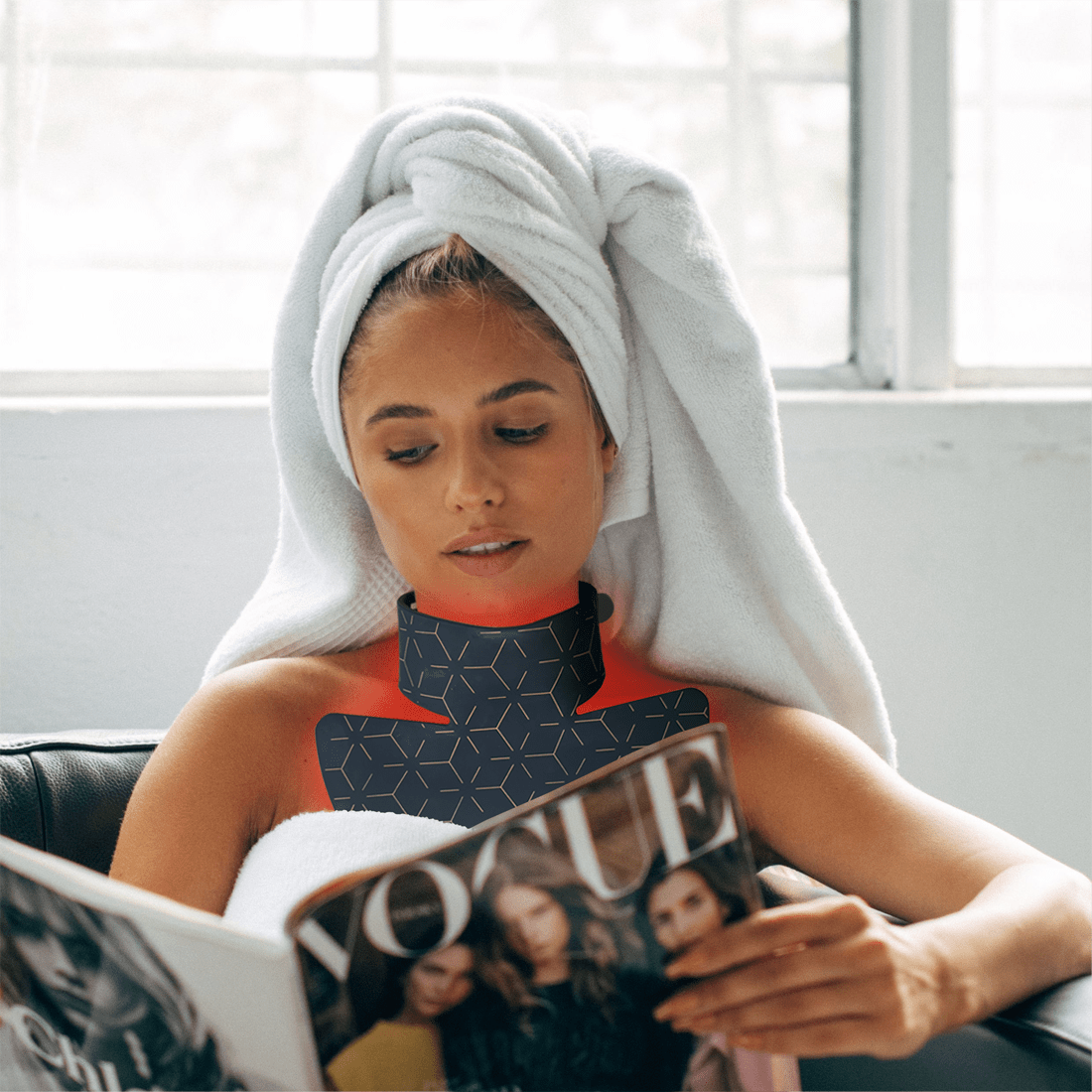 AURELUX™ LED Light Skin Rejuvenation Therapy Neck Deck (black) - The Red Light Store